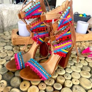 Shutz 8.5 pom pom shoe